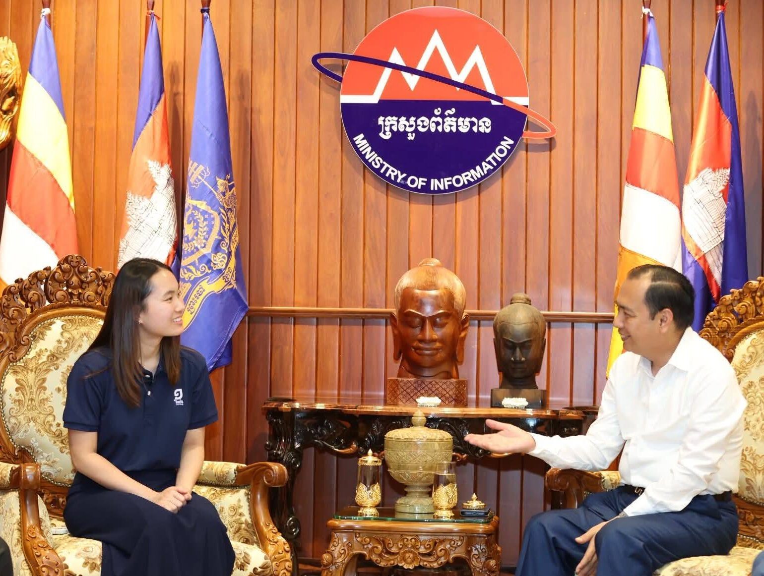 ឯកឧត្តម នេត្រ ភក្ត្រា អនុញ្ញាតឱ្យលោកស្រី ឡាវ ជៀជិន និងសហការី ជួបសម្តែងការគួរសម